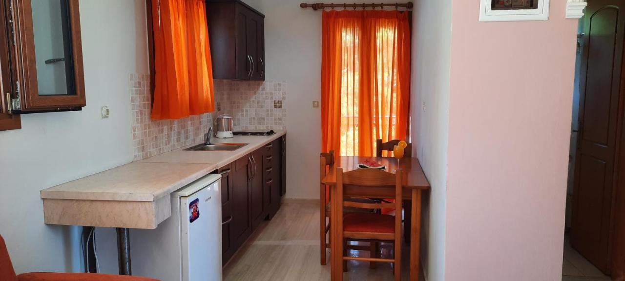 Nikos Apartmentsアリラス エクステリア 写真
